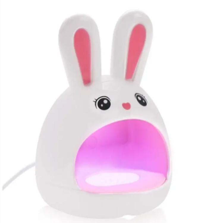 Kaip nagų lempa įtakoja profesionalaus manikiūro standartus visame pasaulyje?